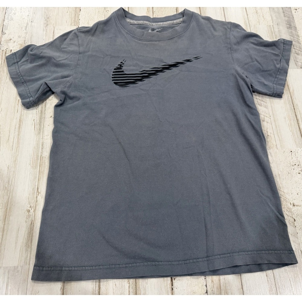 Nike Boys Gray Swoosh Graphic T-Shirt Short Sleeve Size Medium M Cotton